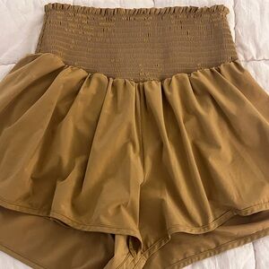 OFFLINE BY AERIE High-Waist Smocked Waistband Women’s Shorts — Camel